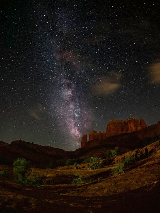 milky way over the red rocks of sedona