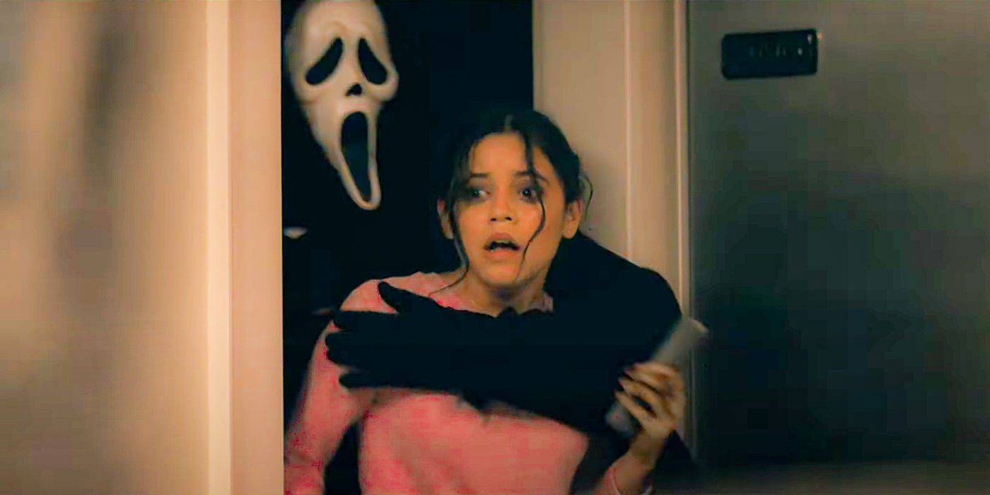 Tara Carpenter (Jenna Ortega) and Ghostface in Scream