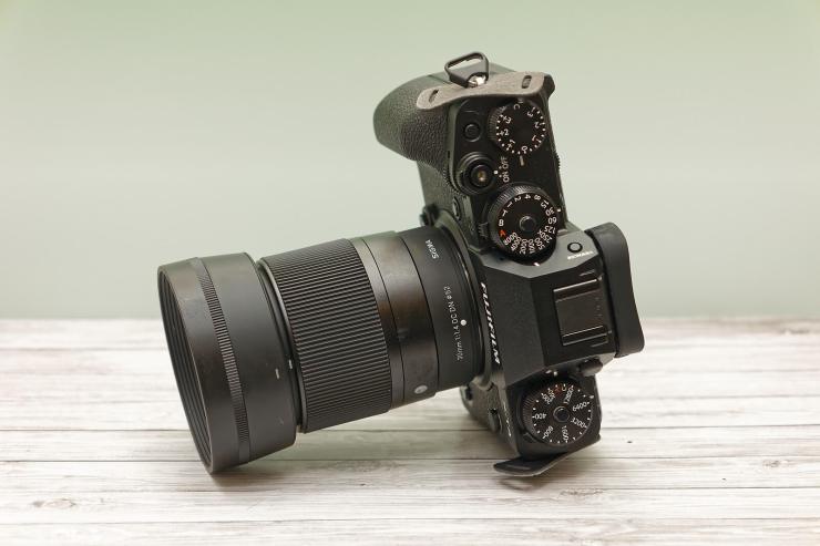 Sigma 30mm f/1.4 DC DN lens on FUji X-T4