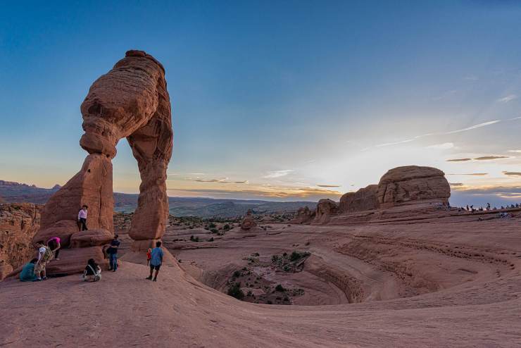 organizing crowds at Delicate Arch
