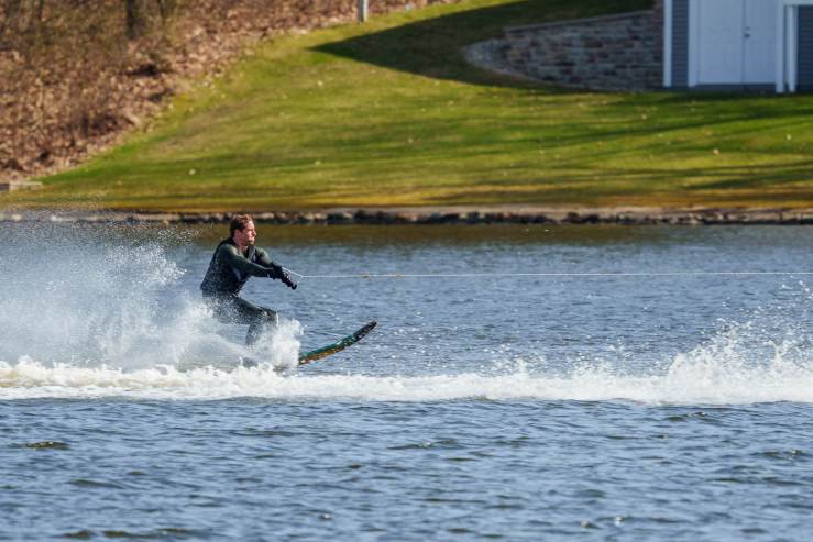 telephoto water skier
