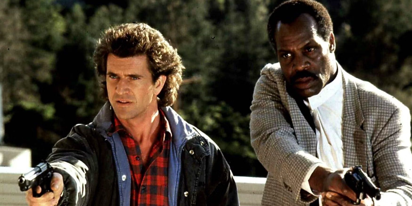 Riggs and Murtaugh with guns in Lethal Weapon