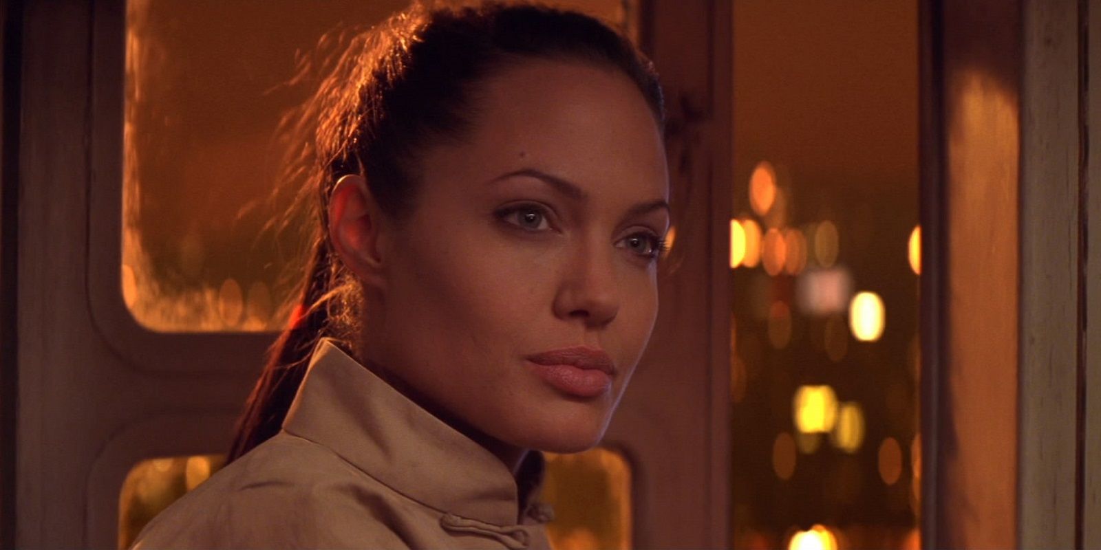 Angelina Jolie stars in Tomb Raider 2