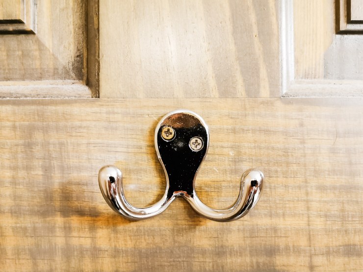 an octopus hanger seeing faces
