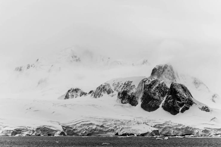contests landscape mountains from Antarctica