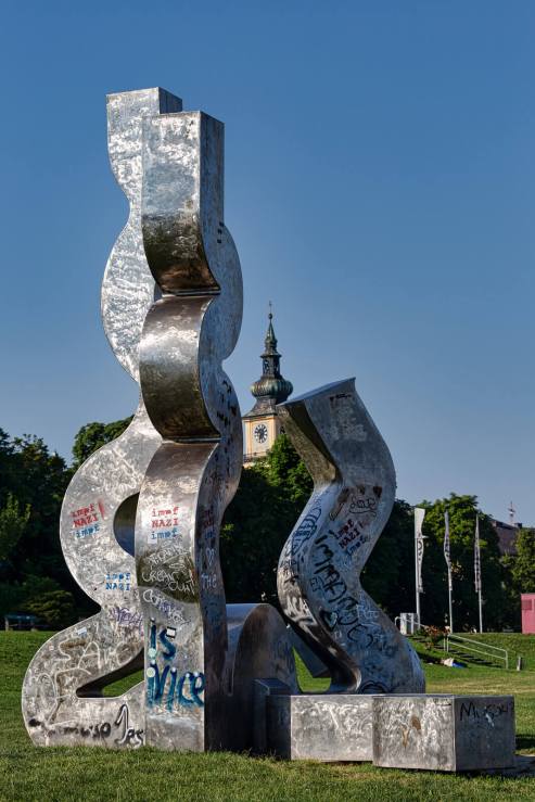 Metal curvy sculpture in Danau Park